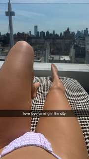 Olivia Ponton feet photo thumbnail