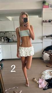 Olivia Ponton feet photo thumbnail