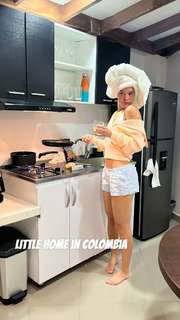 Olivia Ponton feet photo thumbnail