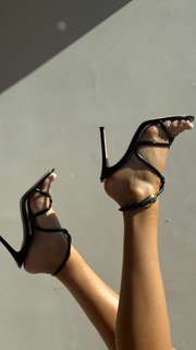 Olivia Ponton feet photo thumbnail