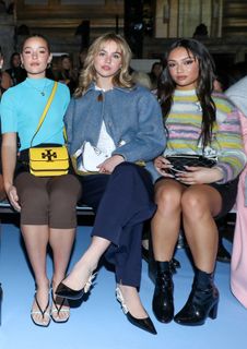 Olivia Ponton feet photo thumbnail