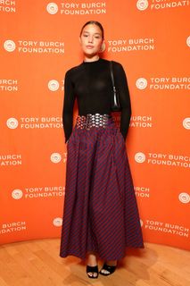 Olivia Ponton feet photo thumbnail