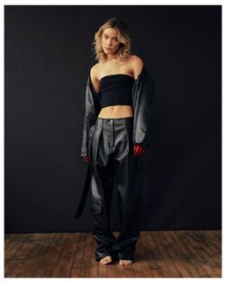 Olivia Ponton feet photo thumbnail