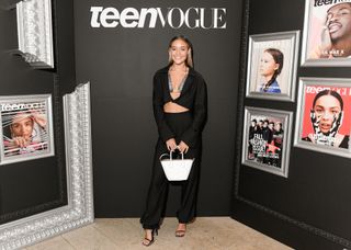 Olivia Ponton feet photo thumbnail