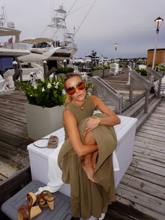 Olivia Ponton feet photo thumbnail