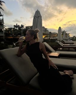 Olivia Ponton feet photo thumbnail