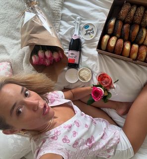 Olivia Ponton feet photo thumbnail