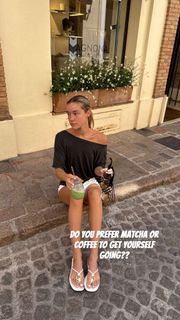 Olivia Ponton feet photo thumbnail