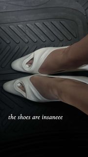 Olivia Ponton feet photo thumbnail