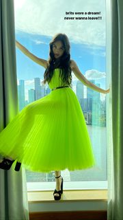 Olivia Rodrigo feet photo thumbnail