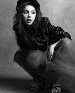 Olivia Rodrigo feet photo thumbnail