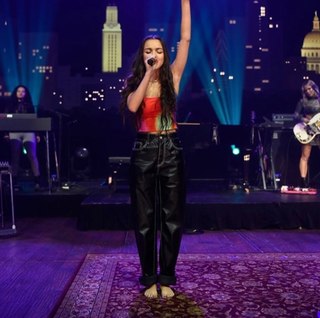 Olivia Rodrigo feet photo thumbnail