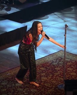 Olivia Rodrigo feet photo thumbnail