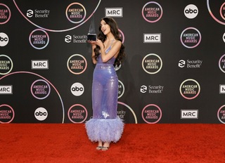 Olivia Rodrigo feet photo thumbnail