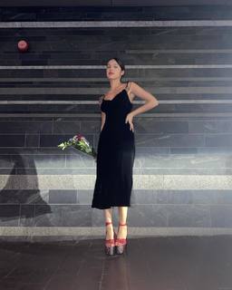 Olivia Rodrigo feet photo thumbnail