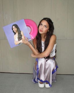 Olivia Rodrigo feet photo thumbnail