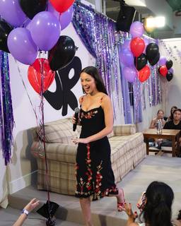 Olivia Rodrigo feet photo thumbnail