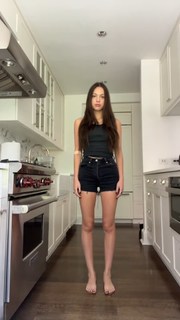 Olivia Rodrigo feet photo thumbnail