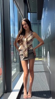 Olivia Rodrigo feet photo thumbnail
