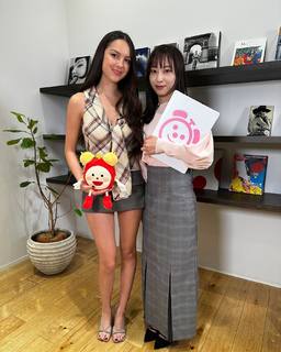 Olivia Rodrigo feet photo thumbnail