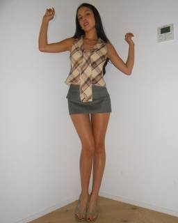 Olivia Rodrigo feet photo thumbnail