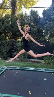 Olivia Rodrigo feet photo thumbnail