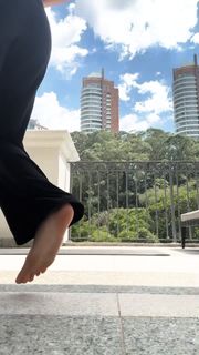 Olivia Rodrigo feet photo thumbnail