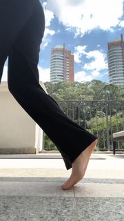 Olivia Rodrigo feet photo thumbnail