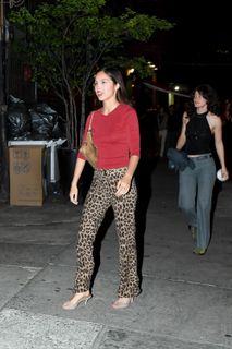 Olivia Rodrigo feet photo thumbnail