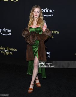 Olivia Rose Keegan feet photo 7
