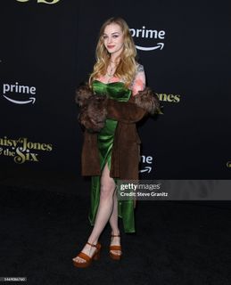 Olivia Rose Keegan feet photo 6