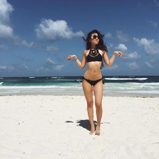 Olivia Sui feet photo thumbnail