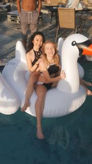 Olivia Sui feet photo thumbnail