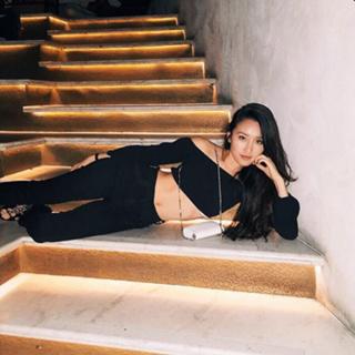 Olivia Sui feet photo thumbnail