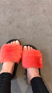 Olivia Sui feet photo thumbnail