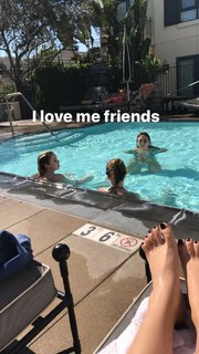 Olivia Sui feet photo thumbnail