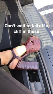 Olivia Sui feet photo thumbnail