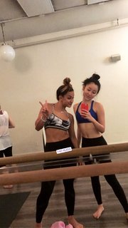 Olivia Sui feet photo thumbnail