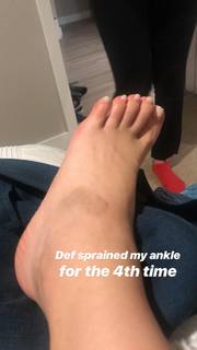 Olivia Sui feet photo thumbnail