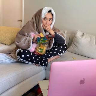 Olivia Sui feet photo thumbnail