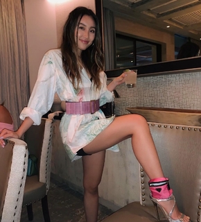 Olivia Sui feet photo thumbnail
