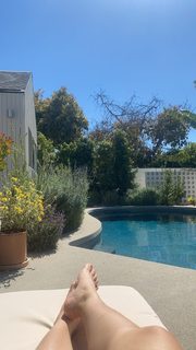 Olivia Sui feet photo thumbnail