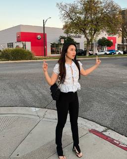 Olivia Sui feet photo thumbnail