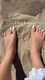 Olivia Sui feet photo thumbnail