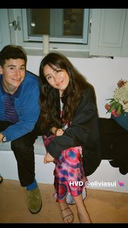 Olivia Sui feet photo thumbnail