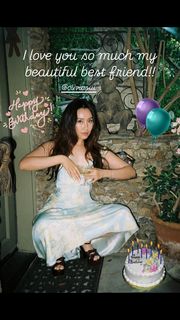 Olivia Sui feet photo thumbnail