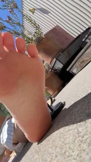 Olivia Sui feet photo 7