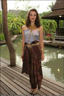 Olivia Thirlby feet photo thumbnail