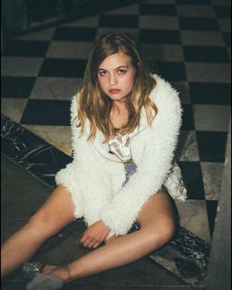 Olivia Welch feet photo 3