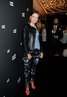 Olivia Wilde feet photo thumbnail